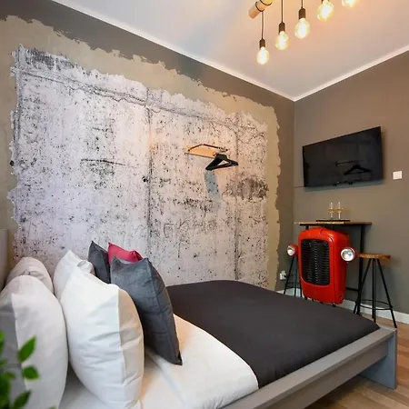 Apartament The Mini Industrial. Small Magheru Studio *